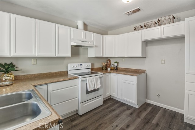 Detail Gallery Image 9 of 26 For 660 S 3rd, Chowchilla,  CA 93610 - 4 Beds | 2 Baths