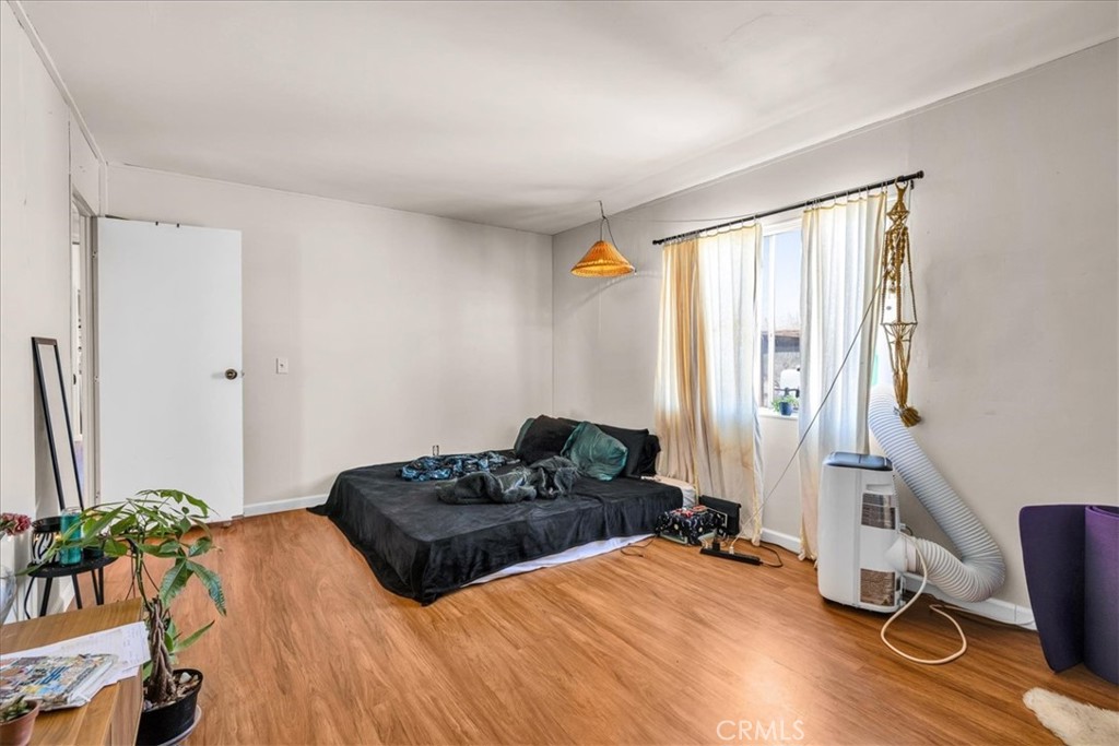 https://media.crmls.org/medias/0065d814-6743-4ec1-90d3-bbd719143e53.jpg?preset=X-Large
