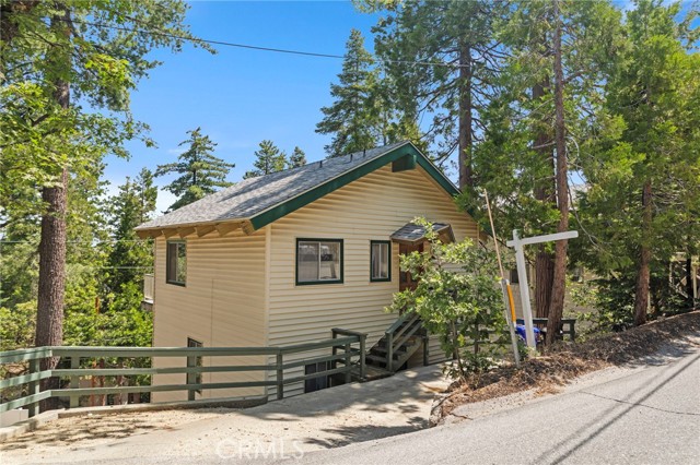 593 Clubhouse, Twin Peaks CA: https://media.crmls.org/medias/0066b7e2-c63e-4b06-bee4-3340ae7f6e12.jpg