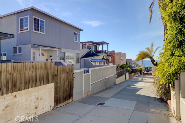 230 30th Street, Hermosa Beach, California 90254, 5 Bedrooms Bedrooms, ,3 BathroomsBathrooms,Residential,Sold,30th,SB22001152