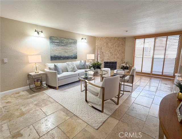 Detail Gallery Image 2 of 40 For 575 Esplanade #102,  Redondo Beach,  CA 90277 - 3 Beds | 2 Baths