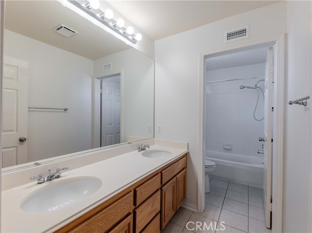 27339 Brighton Lane, Valencia CA: https://media.crmls.org/medias/0067e399-f74b-48d4-a594-f333cedf93fb.jpg