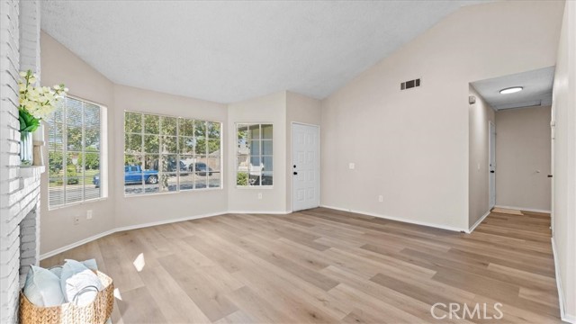 Detail Gallery Image 9 of 36 For 13420 Nutmeg St, Moreno Valley,  CA 92553 - 4 Beds | 2 Baths