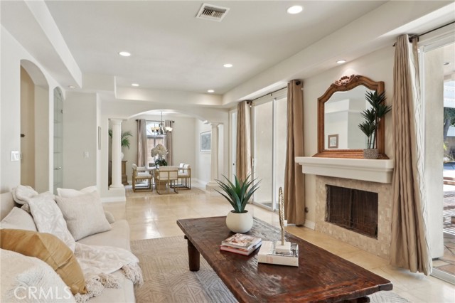 5347 Hinton Avenue, Woodland Hills CA: https://media.crmls.org/medias/006999c8-40e5-4abd-8294-4f88f395c651.jpg