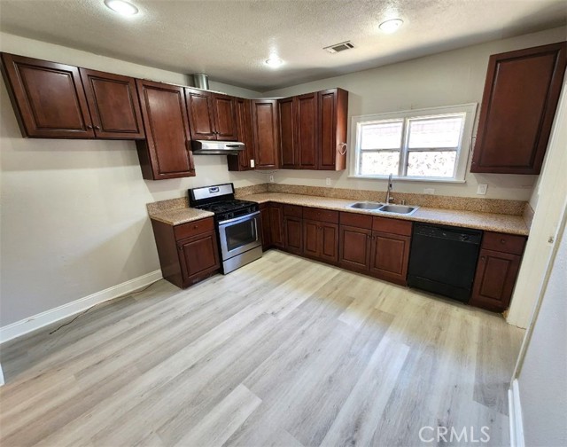 Nice kitchen with plenty of cabinetry.