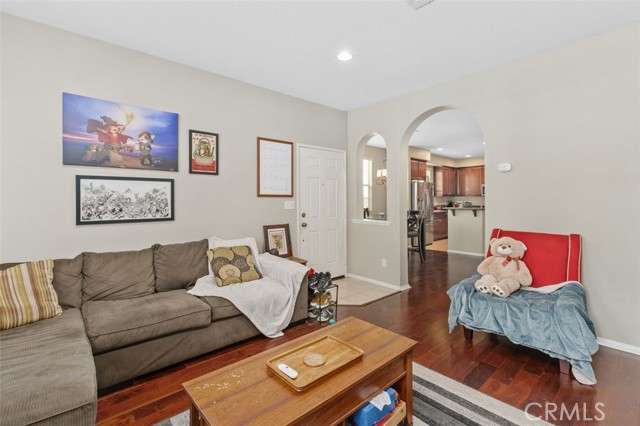 Detail Gallery Image 7 of 39 For 814 Pyramid Ct, Corona,  CA 92880 - 4 Beds | 2/1 Baths