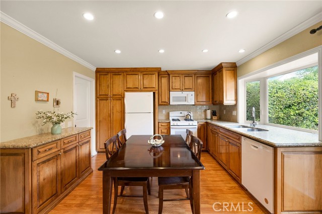 Image 10 of 34 For 26461 Via Lara