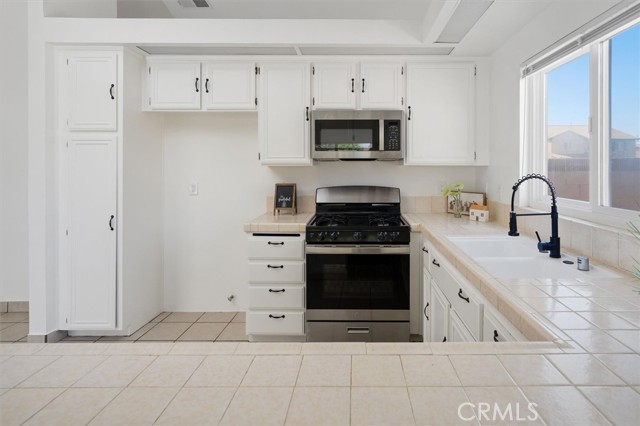 Detail Gallery Image 12 of 35 For 44632 17th, Lancaster,  CA 93534 - 5 Beds | 2 Baths