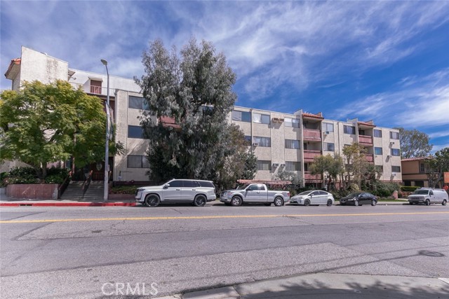 Detail Gallery Image 1 of 31 For 530 S Barrington #305,  Los Angeles,  CA 90049 - 2 Beds | 2 Baths