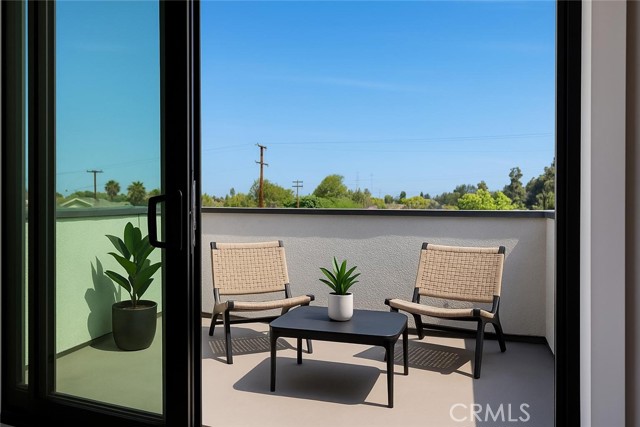 11304 Victory Boulevard, North Hollywood CA: https://media.crmls.org/medias/006b5931-80a8-497c-bd3f-ad404697c2e7.jpg