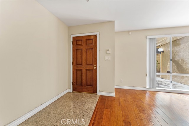 Detail Gallery Image 2 of 23 For 451 S Oakland Ave #4,  Pasadena,  CA 91101 - 2 Beds | 2/1 Baths