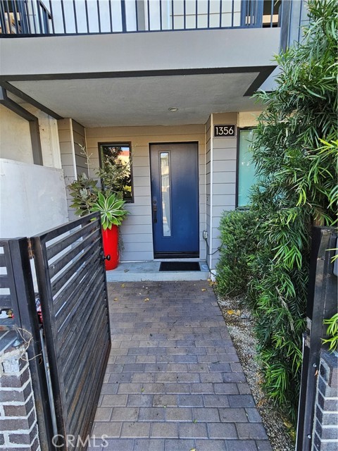Detail Gallery Image 3 of 70 For 1356 N Fairfax Ave, West Hollywood,  CA 90046 - 3 Beds | 3/1 Baths
