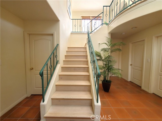 Detail Gallery Image 9 of 41 For 117 S Prospect Ave #a, Redondo Beach,  CA 90277 - 4 Beds | 2/1 Baths