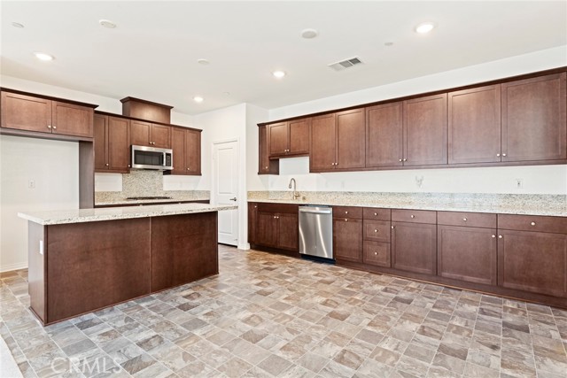 8729 Roving Place, Chino CA: https://media.crmls.org/medias/006d2c35-2195-4b2f-8814-815061d32057.jpg