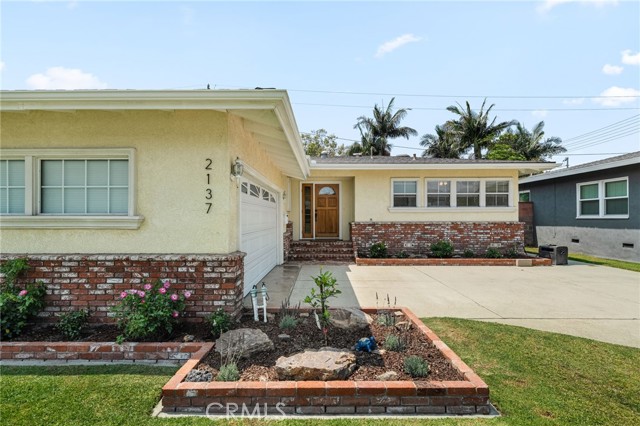 2137 Ostrom Avenue, Long Beach CA: https://media.crmls.org/medias/006eac74-015f-4413-87e5-a8d7e0ba86f0.jpg