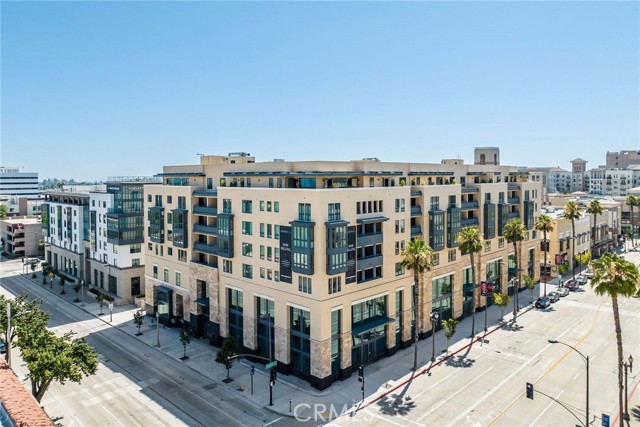 39 S Los Robles building