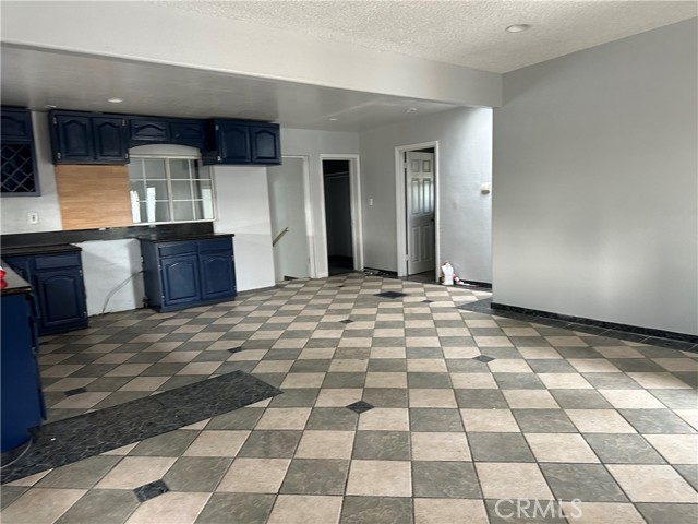 Detail Gallery Image 9 of 28 For 125 Sparks St, Bakersfield,  CA 93307 - 3 Beds | 2 Baths