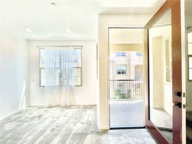 Detail Gallery Image 3 of 17 For 144 Capricorn, Irvine,  CA 92618 - 3 Beds | 3/1 Baths