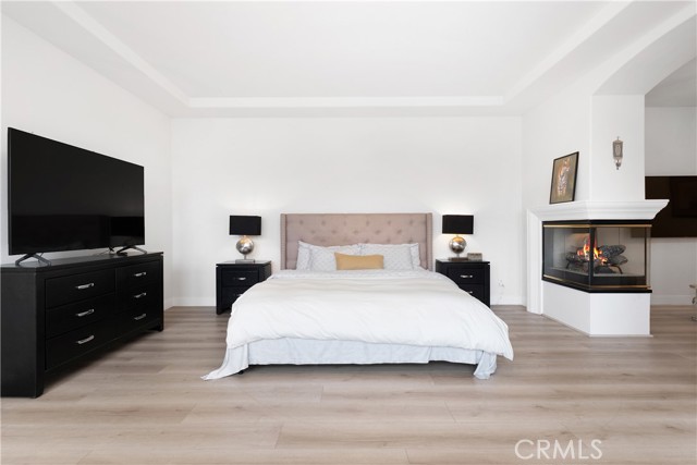 17 Crescent City, Irvine CA: https://media.crmls.org/medias/0070b38f-6fb9-47ba-bcda-f61e34539fb5.jpg