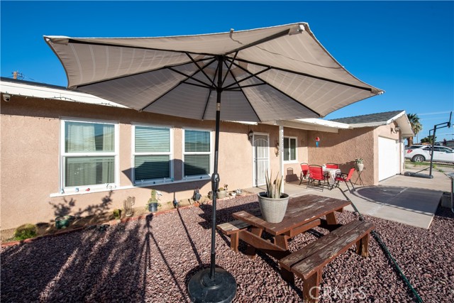 Detail Gallery Image 2 of 16 For 34220 Birch, Barstow,  CA 92311 - 4 Beds | 2 Baths