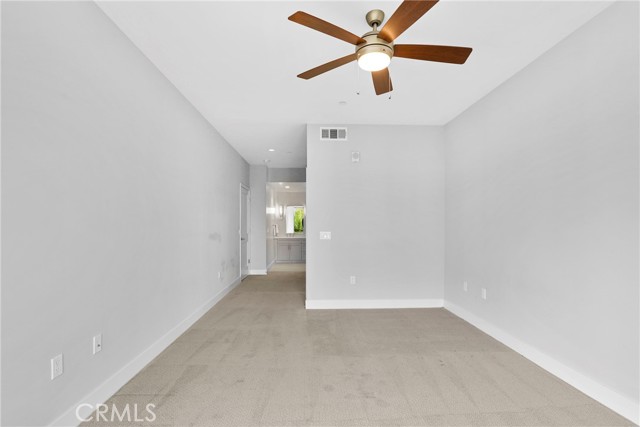 2nd bedroom without virtual staging.