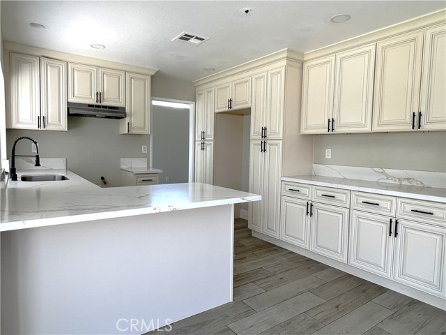 Detail Gallery Image 8 of 22 For 13402 Crocker Ct, Fontana,  CA 92336 - 4 Beds | 3 Baths