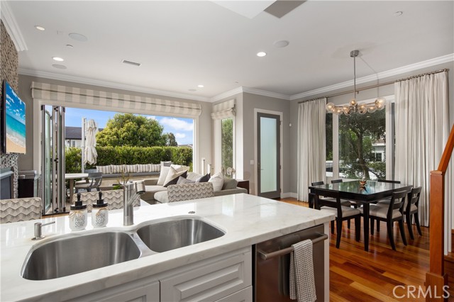 720 Poinsettia Ave, Corona del Mar CA: https://media.crmls.org/medias/0073b244-c50d-40db-bff6-32b2152abc4a.jpg