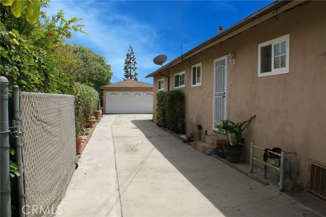 Detail Gallery Image 4 of 36 For 3724 W 105th St, Inglewood,  CA 90303 - 2 Beds | 2 Baths