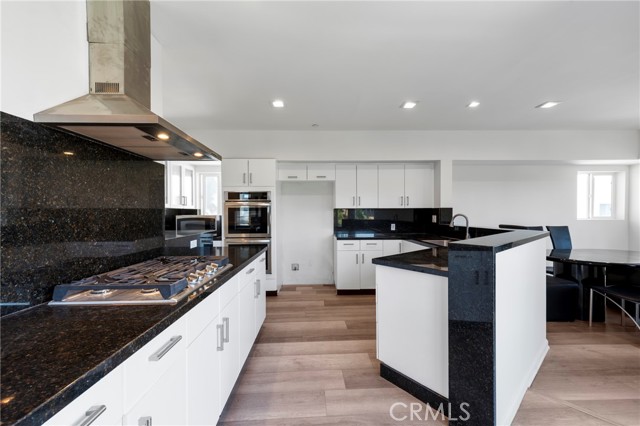 5220 Medina Road, Woodland Hills CA: https://media.crmls.org/medias/00741fd0-facf-44a0-9611-2d6038b8b33a.jpg
