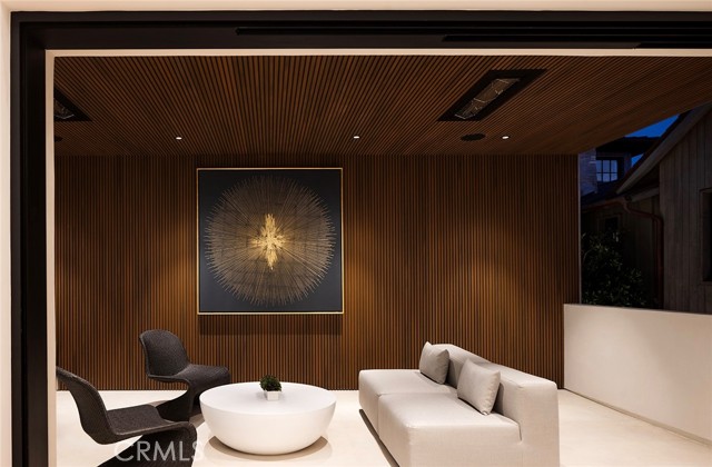 303 1/2 Goldenrod Avenue, Corona del Mar CA: https://media.crmls.org/medias/00750044-4bf9-4c1f-b959-13f07ea7b5b2.jpg