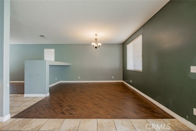 Detail Gallery Image 10 of 36 For 6349 Catania Ct, Palmdale,  CA 93552 - 6 Beds | 2/1 Baths