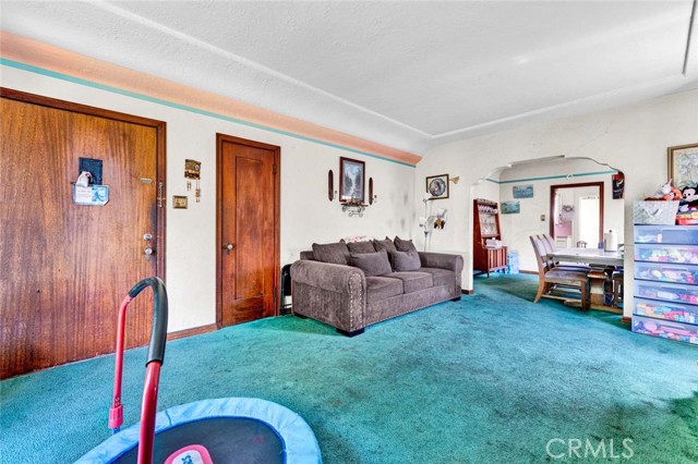 2184 Cedar Avenue, Long Beach CA: https://media.crmls.org/medias/0076ab92-8b74-4f77-9251-5b4ddc75e46d.jpg