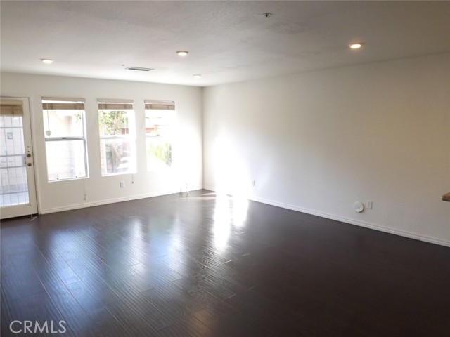 476 E Center Street, Anaheim CA: https://media.crmls.org/medias/0077588c-d3bd-467b-8216-fc0d9bd2f646.jpg