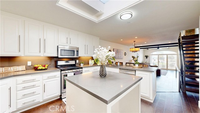 4257 E Ocean Boulevard, Long Beach CA: https://media.crmls.org/medias/00776ab0-95a3-4096-9444-09df1ff7cd9b.jpg