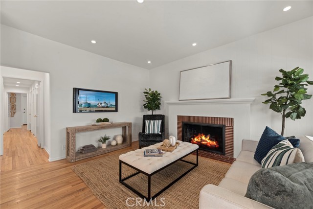 2209 Oak Avenue, Manhattan Beach, California 90266, 3 Bedrooms Bedrooms, ,2 BathroomsBathrooms,Residential,Sold,Oak,SB24014096