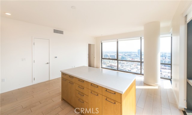 Detail Gallery Image 8 of 15 For 400 S Broadway #2712,  Los Angeles,  CA 90013 - 2 Beds | 2 Baths