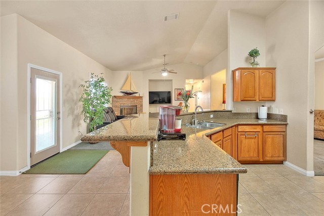 15095 Douglas Street, Apple Valley CA: https://media.crmls.org/medias/00790b6c-f954-4c13-866a-22758dfb5e91.jpg