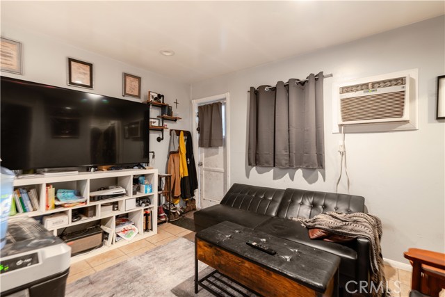 7914 Magnolia Avenue, Riverside CA: https://media.crmls.org/medias/0079403e-c015-4ffb-8ec8-088b4a4f6d58.jpg