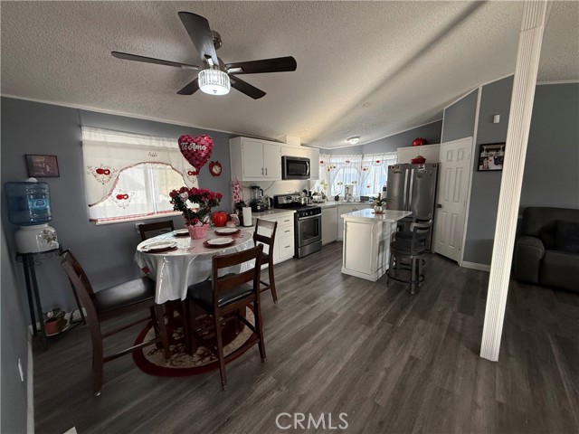 Detail Gallery Image 2 of 14 For 3830 Crestmore Rd #503,  Riverside,  CA 92509 - 3 Beds | 2 Baths