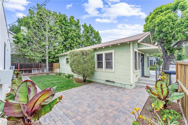 Detail Gallery Image 6 of 21 For 219 N Center St, Orange,  CA 92866 - 2 Beds | 2 Baths