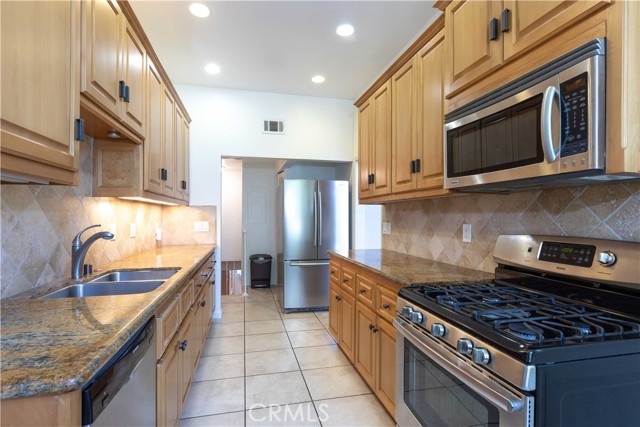 958 Palo Verde Avenue, Long Beach CA: https://media.crmls.org/medias/0079b18e-d5a7-4e42-a4c5-5cb7760057af.jpg