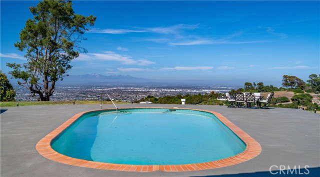 13 Buggy Whip Drive, Rolling Hills CA: https://media.crmls.org/medias/007a4561-ba34-4454-a37c-486bf1f0eaa2.jpg