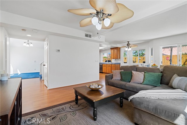 1605 Kings Road, Palmdale CA: https://media.crmls.org/medias/007a4f97-a478-4c5c-af81-6f116de66f04.jpg