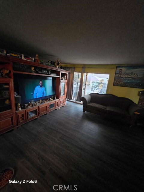 Detail Gallery Image 5 of 14 For 461 W Scott St, Rialto,  CA 92376 - 3 Beds | 2 Baths