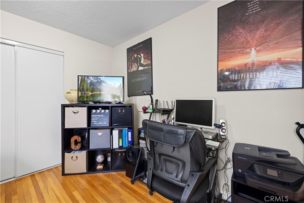 https://media.crmls.org/medias/007b2848-ab0b-4010-91b6-6f89286f862a.jpg?preset=X-Large