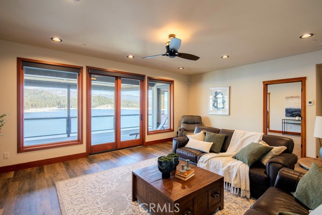 Detail Gallery Image 21 of 32 For 44677 Lakeview Ave, Shaver Lake,  CA 93664 - 5 Beds | 5/1 Baths