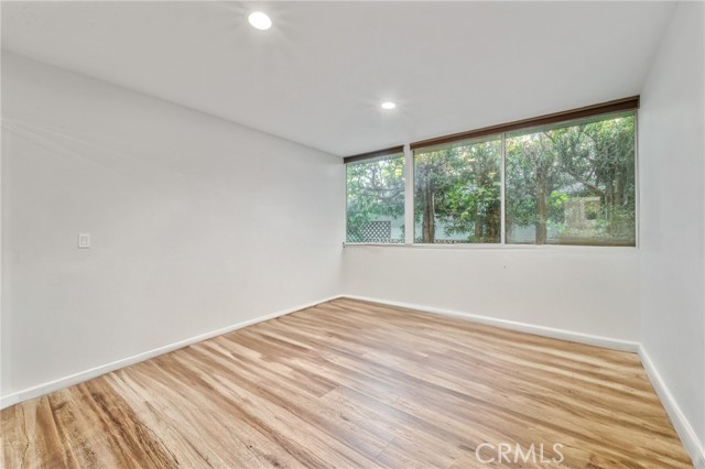 15737 Sutton Street, Encino CA: https://media.crmls.org/medias/007b64be-590d-4e33-910b-2a0e0cf0d807.jpg
