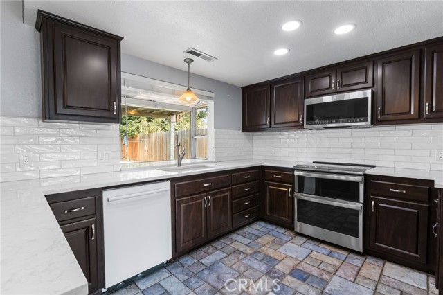 Detail Gallery Image 8 of 35 For 869 Redlands Ct, Merced,  CA 95348 - 4 Beds | 2 Baths