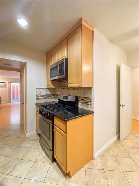908 15th Street, Santa Monica CA: https://media.crmls.org/medias/007c0a7a-1221-422c-9e5a-f63ad4173a14.jpg