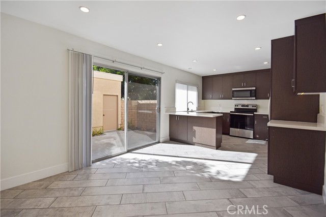 Detail Gallery Image 3 of 8 For 11 Dragonfly, Irvine,  CA 92604 - 3 Beds | 2/1 Baths